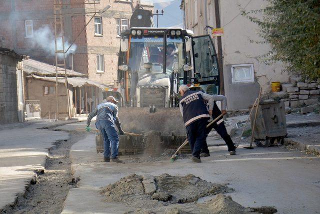 Hakkari Belediyesinden yol onarım çalışması