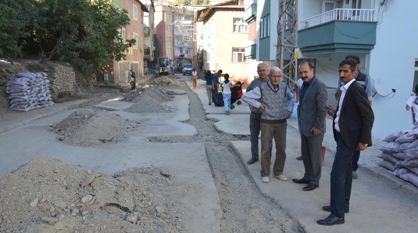 Hakkari Belediyesinden yol onarım &ccedil;alışması
