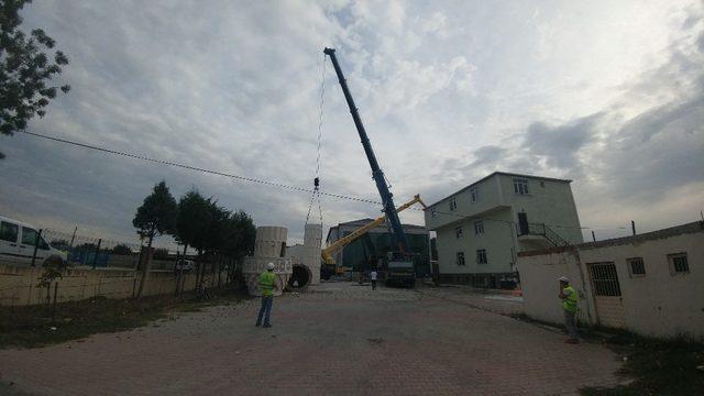 Depremde zarar gören cami minaresinin sökülme işlemi tamamlandı