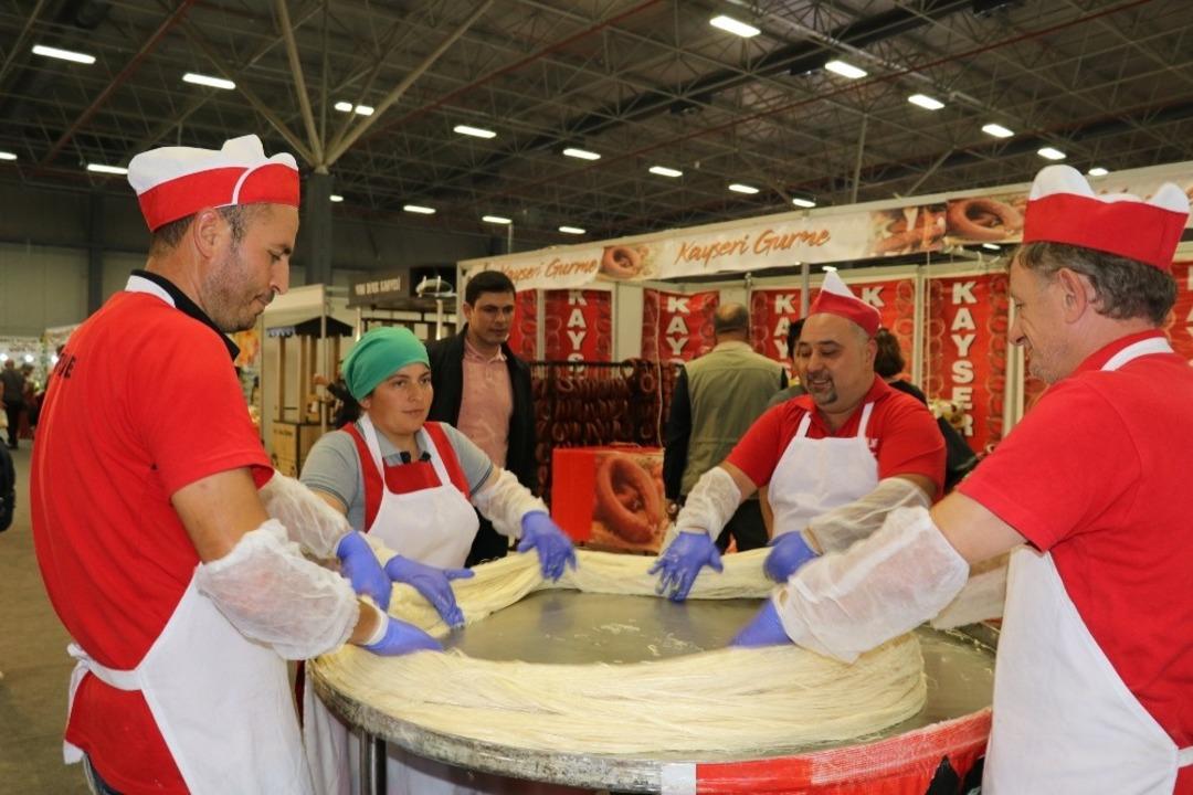 Van&rsquo;da &lsquo;2. Y&ouml;resel &Uuml;r&uuml;nler ve Hediyelik Eşya Fuarı&rsquo; a&ccedil;ıldı