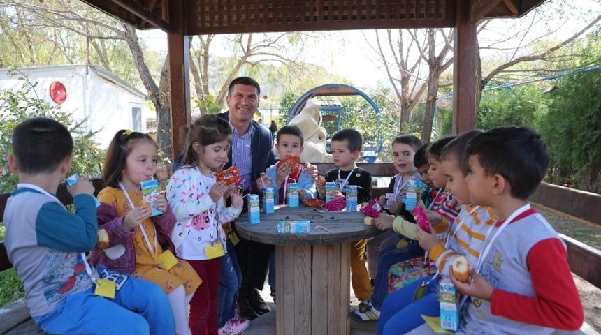 Başkan Ercengiz, Hayvanları Koruma G&uuml;n&uuml;n&uuml; &ouml;ğrencilerle kutlandı