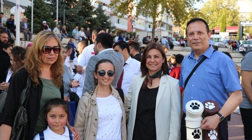 Hayvanseverler sokak hayvanları i&ccedil;in toplandı