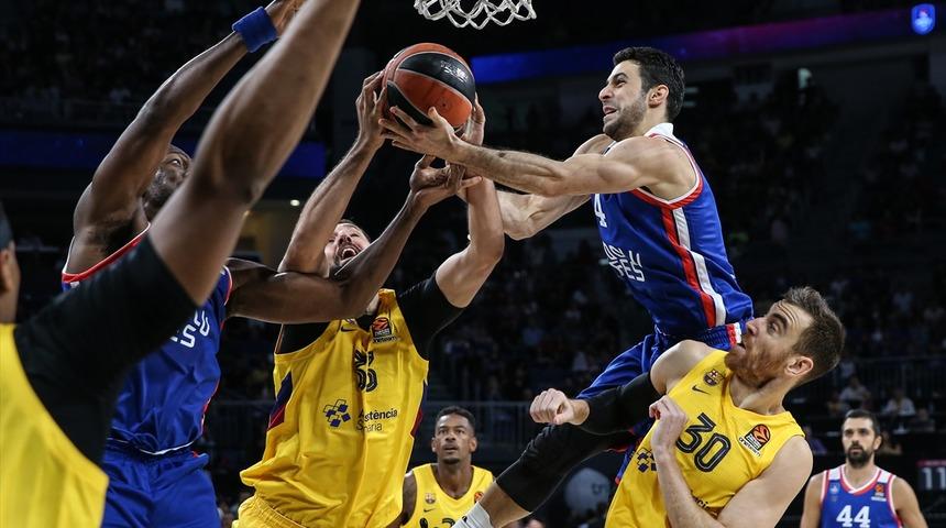 Anadolu Efes 64 - 74 Barcelona