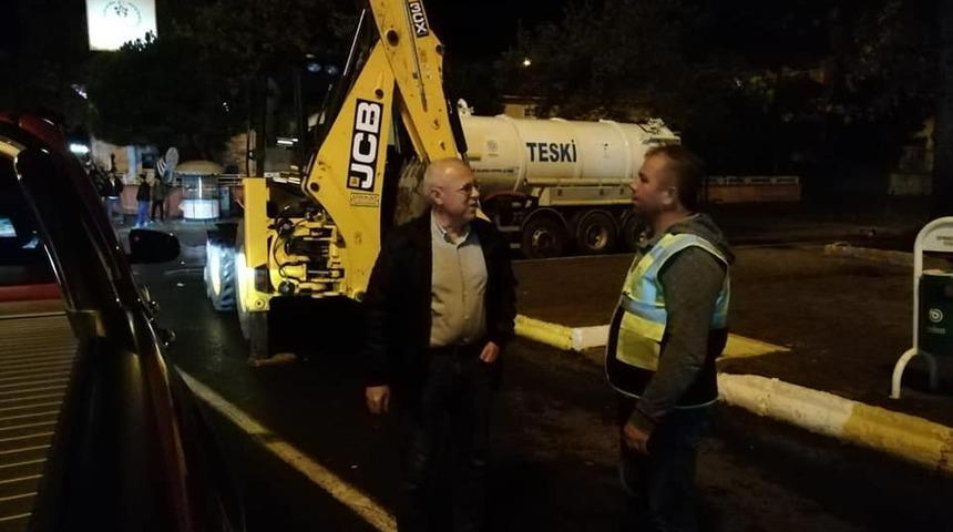 Şiddetli yağışa karşılık TESKİ ekipleri gece boyu sahada