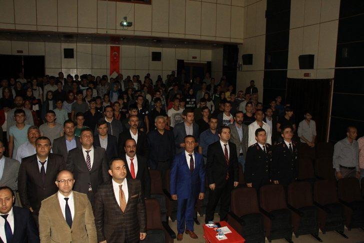 Hizan’da "Şehitlere saygı ve gazilik" konferansı düzenlendi G1