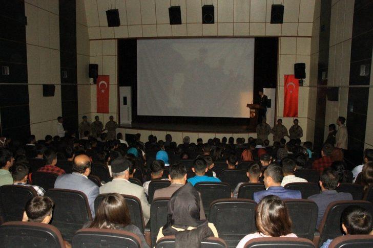 Hizan’da "Şehitlere saygı ve gazilik" konferansı düzenlendi G3