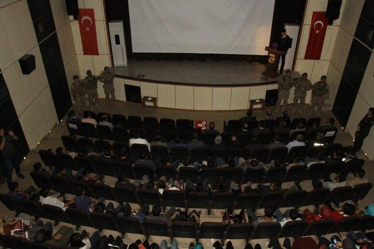 Hizan’da "Şehitlere saygı ve gazilik" konferansı düzenlendi G4