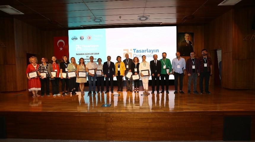 Halı tasarım yarışmasında akademisyenlerden dev j&uuml;ri heyeti