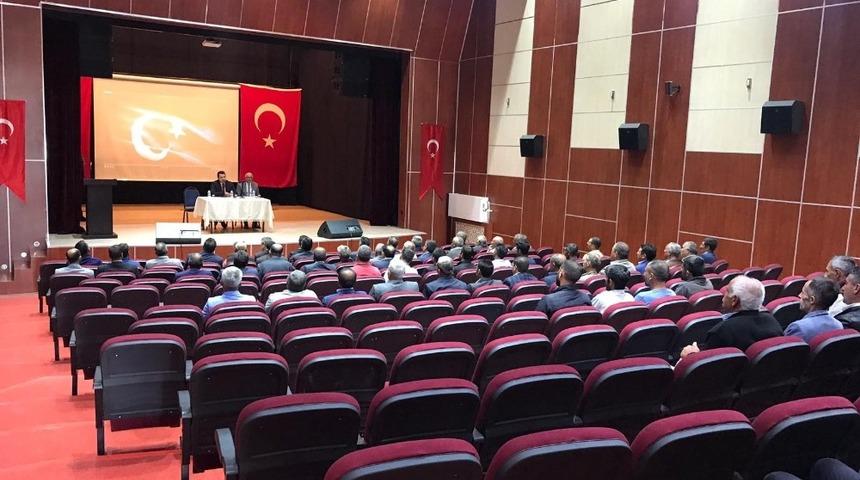 Varto Kaymakamı Ertuğrul Avcı, muhtarlarla bir araya geldi