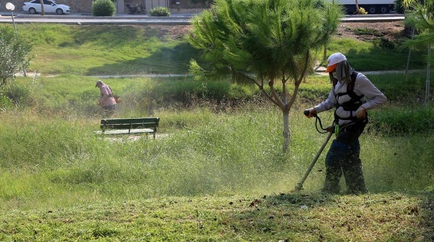 Toroslar&rsquo;da park ve yeşil alanlarda bakım