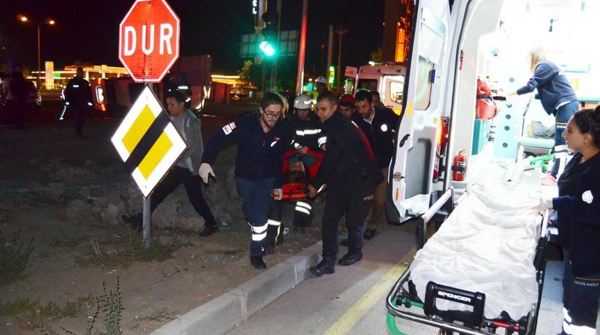 Doktor hastaneye giderken kaza yaptı: 6 yaralı