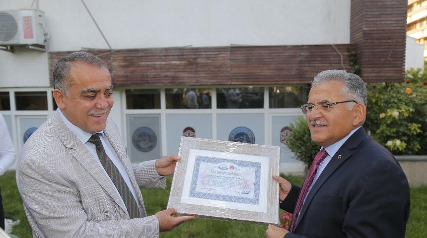 Başkan B&uuml;y&uuml;kkılı&ccedil;&rsquo;ın hayvan sevgisine &ouml;d&uuml;l