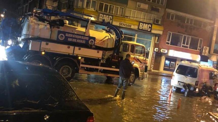 Sağanak yağış hayatı olumsuz etkiledi