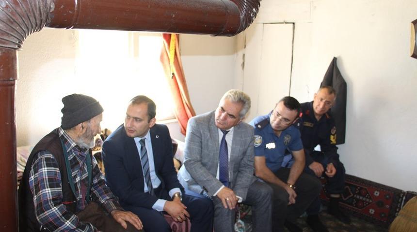 Protokol, 97 yaşındaki H&uuml;seyin Dede&rsquo;yi unutmadı