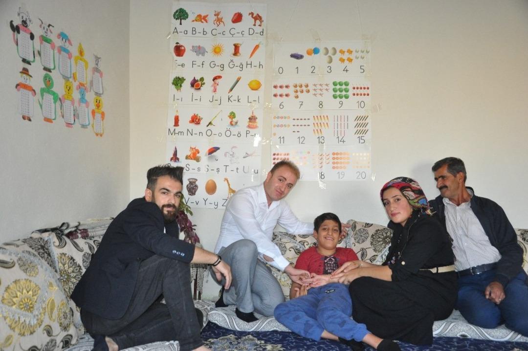 Başkan Aydoğdu&rsquo;dan &ouml;zel gereksinimli İsmail&rsquo;e ziyaret