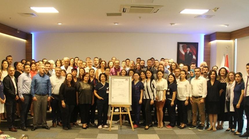 Medical Park İzmir Hastanesinde 3&rsquo;&uuml;nc&uuml; kez belge gururu