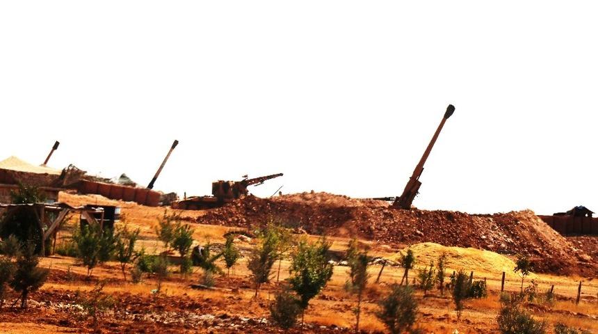 Mehmet&ccedil;ik sınırda eli tetikte bekliyor