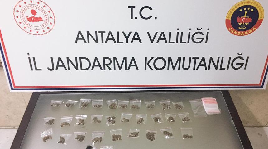 Mendil paketinden uyuşturucu &ccedil;ıkan T&uuml;rkmenistanlı zanlı tutuklandı