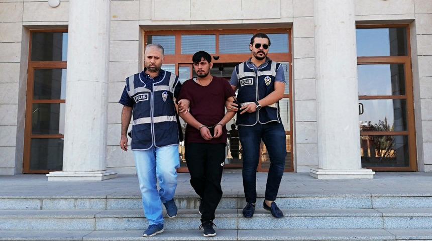 Cezaevi firarisi damda uyurken yakalandı