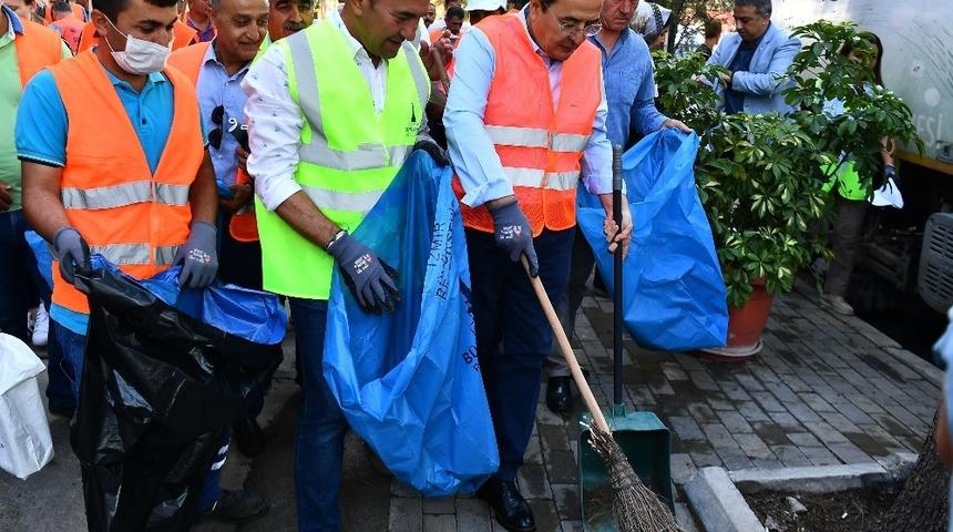 Soyer ve Batur, Gıda &Ccedil;arşısı&rsquo;ndaki temizlik &ccedil;alışmalarına katıldı