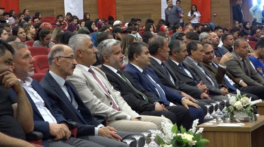 Sanayiciler, verimlilik panelinde &ouml;ğrencilerle buluştu