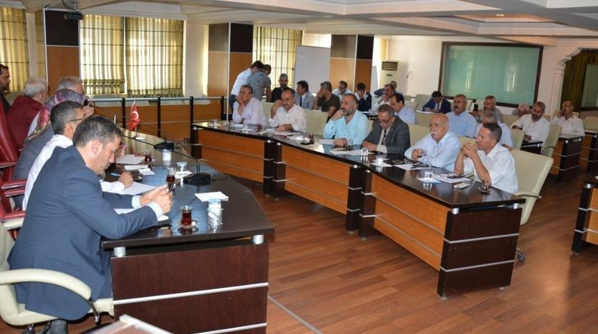 Belediye muhtarlarla istişara toplantısı d&uuml;zenledi