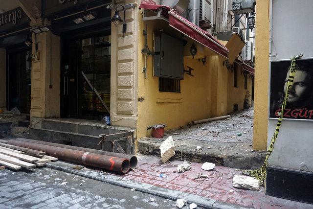 Beyoğlu'nda yıkım kararı verilen binada güçlendirme çalışması