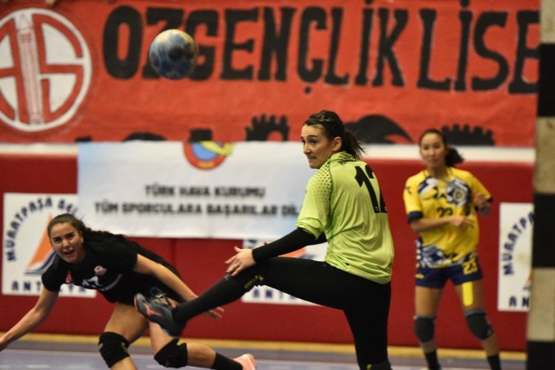 Paşanın Melekleri galibiyetle başladı