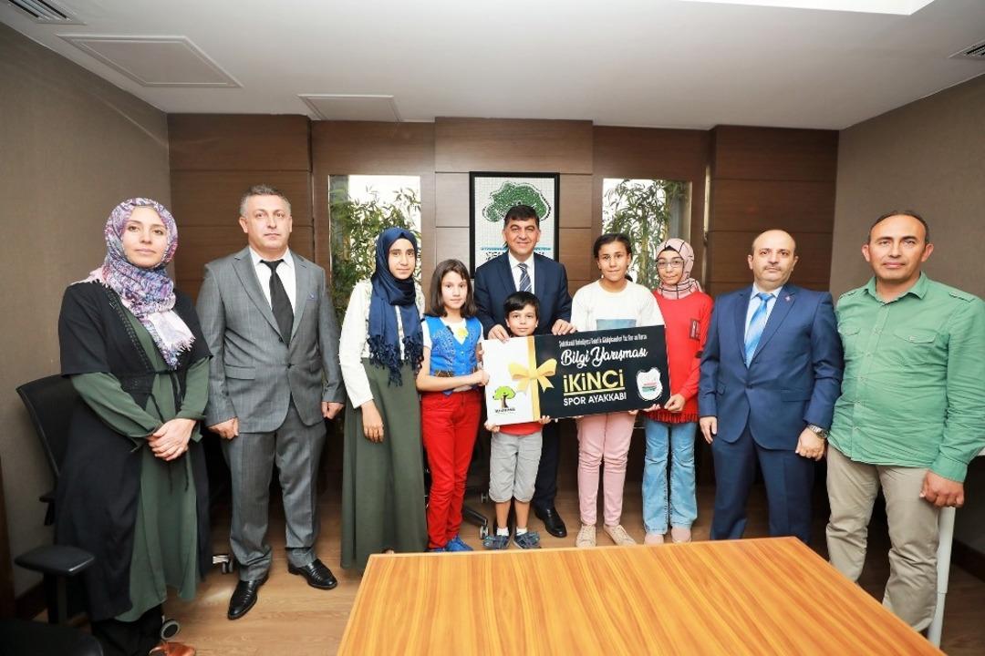 Fadıloğlu, dereceye girenleri &ouml;d&uuml;llendirdi