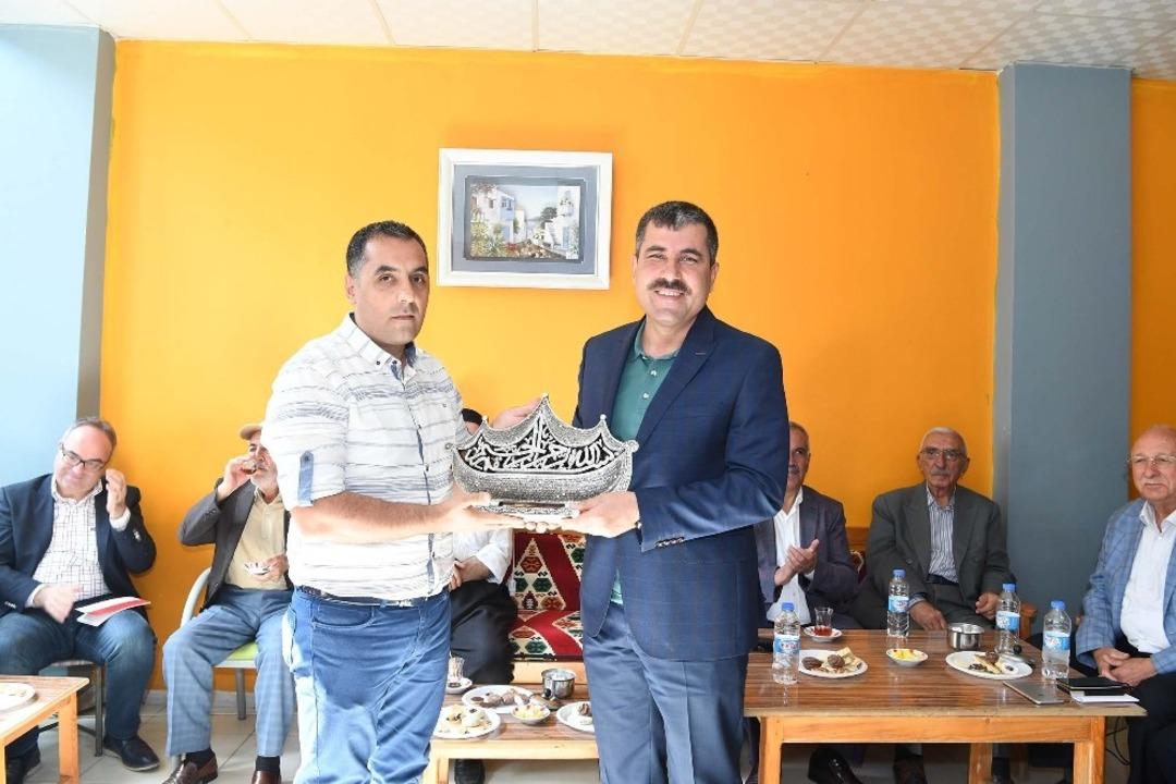 Başkan Asya, yeni d&ouml;nemin ilk halk buluşmasını H&uuml;rriyet mahallesinde yaptı