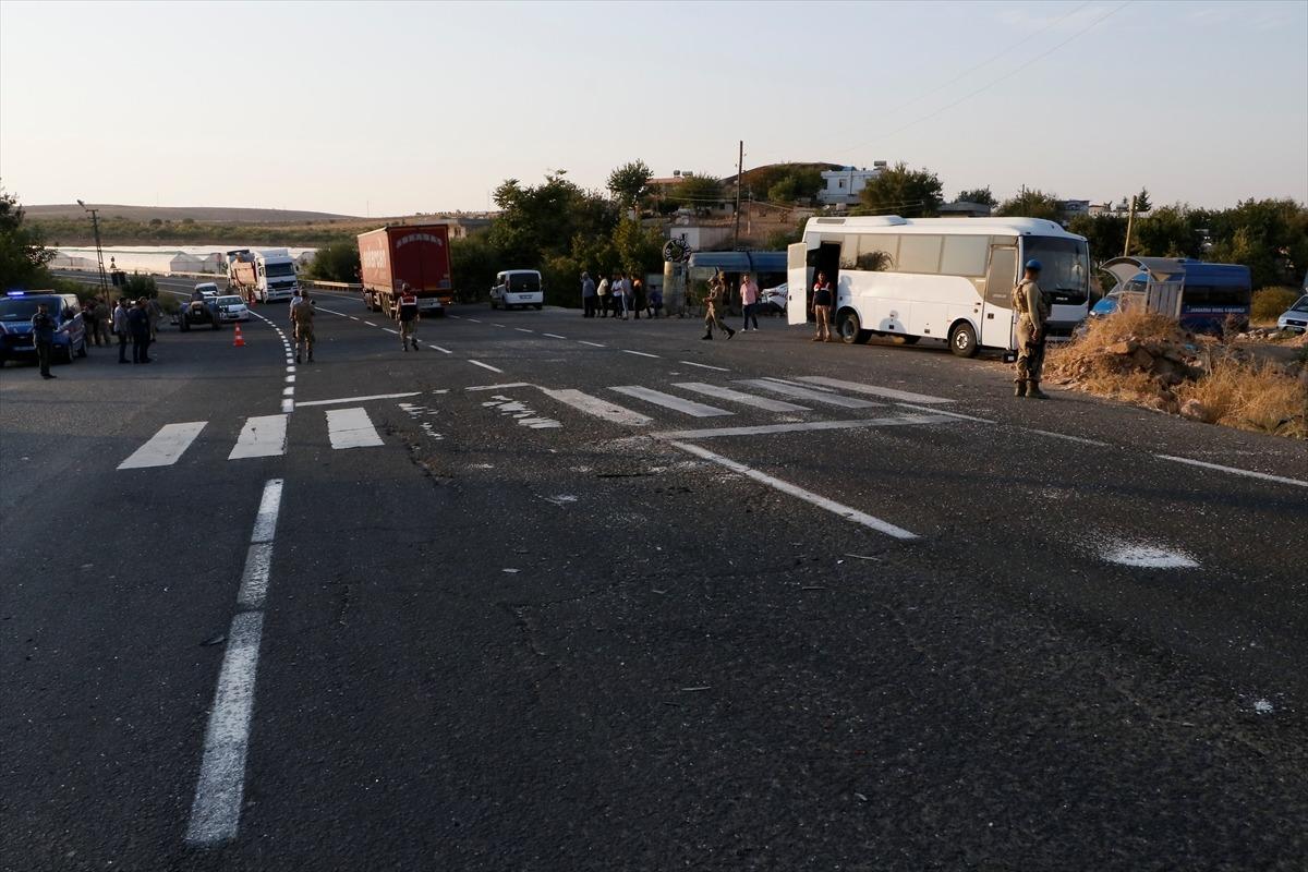 Son dakika: Jandarmaları taşıyan otob&uuml;sle TIR &ccedil;arpıştı! 1 asker şehit
