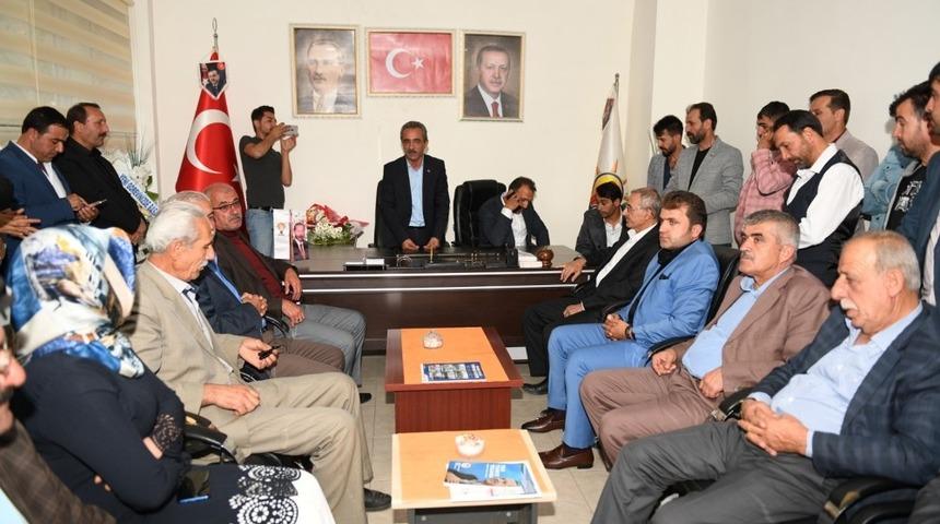 AK Parti &Ccedil;atak İl&ccedil;e Başkanlığında devir teslim t&ouml;reni