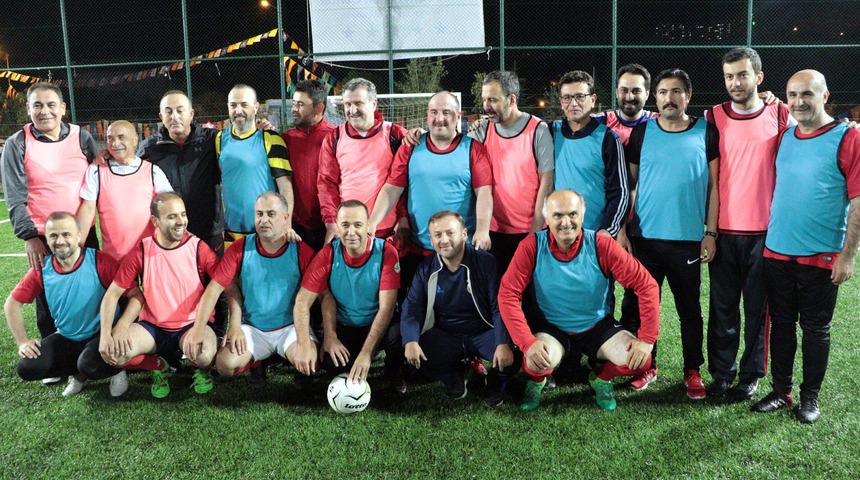 AK Parti kampında 'halı saha' ma&ccedil;ı