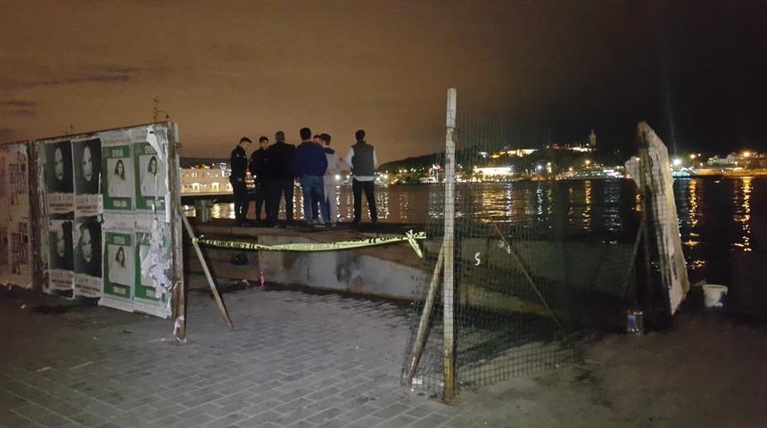 Arkadaşını boğazından bı&ccedil;aklayıp ka&ccedil;tı