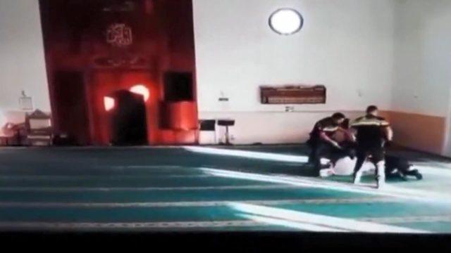 Hollanda'da camiye 'köpekli baskına' tepki