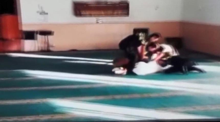 Hollanda'da camiye 'k&ouml;pekli baskına' tepki