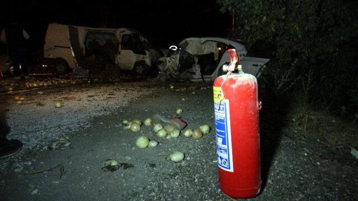 Afyonkarahisar'da korkuç kaza! Kafa kafaya çarpıştılar: Ölü ve yaralılar var! G3