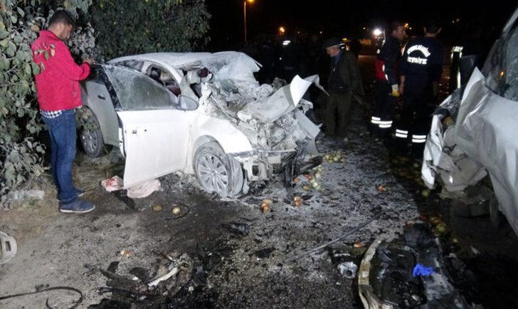 Afyonkarahisar'da korkuç kaza! Kafa kafaya çarpıştılar: Ölü ve yaralılar var! G4