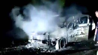 Malatya'da alev alev yanan otomobilden son anda kurtuldular