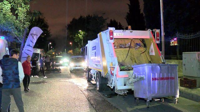 Şişli'de motosiklet çöp kamyonuna çarptı: 2 ağır yaralı 