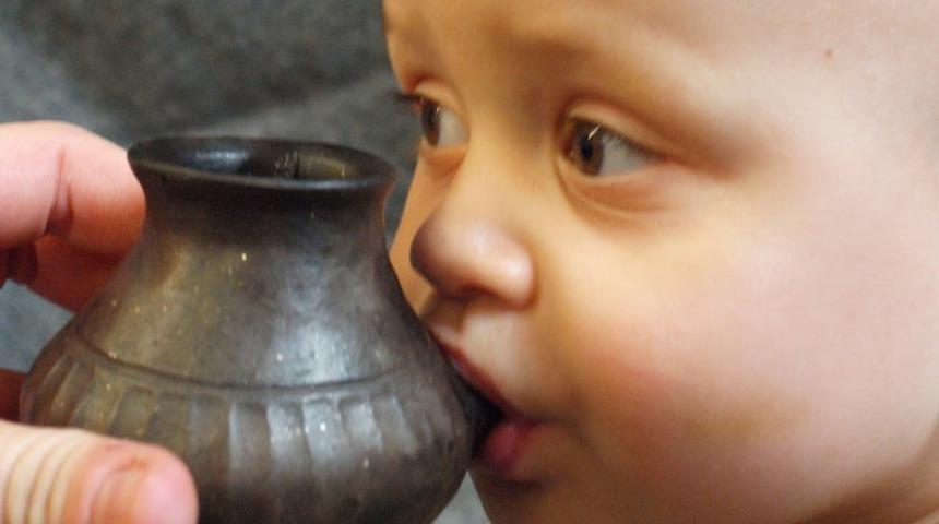 Bebekler 5.000 yıl önce inek sütü ile besleniyordu