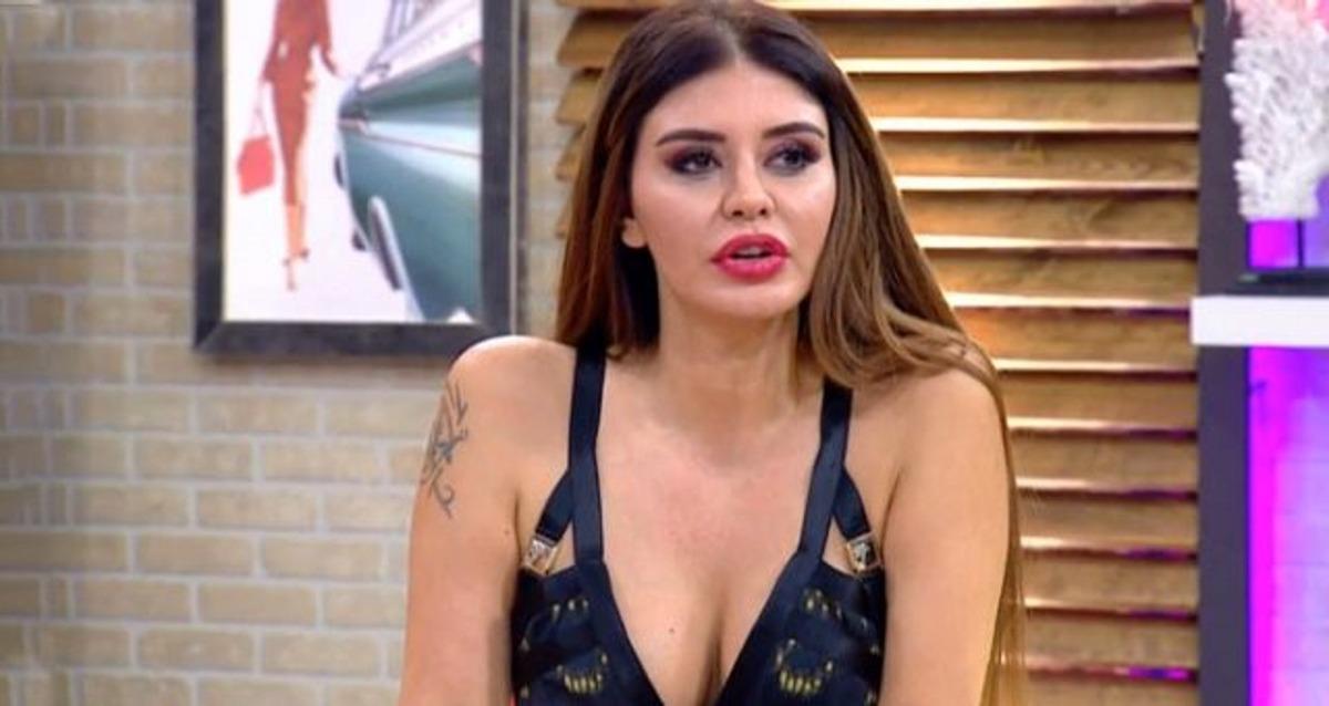 Ebru Polat ayna karşısında şov yaptı