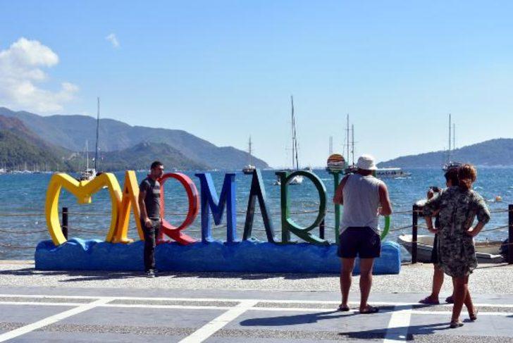 Marmaris'te sıcak havayı fırsat bilenler soluğu denizde aldı G5