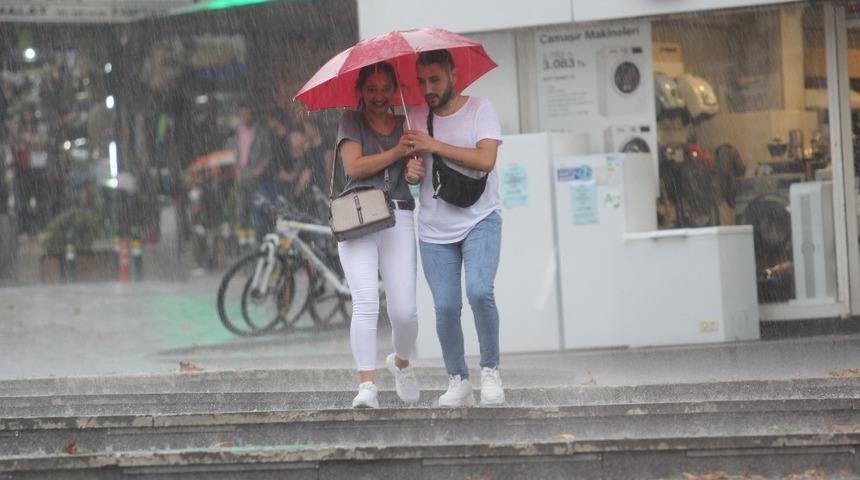 Doğu&rsquo;da 3 ilde sağanak yağış uyarısı