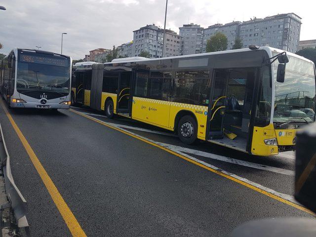 Hali&ccedil; K&ouml;pr&uuml;s&uuml; nde metrob&uuml;s metrob&uuml;se arkadan &ccedil;arptı; yaralılar var (2) 1