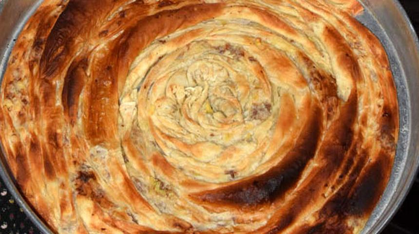 Boşnak böreğini tadan yemek için bir daha geliyor! İşte Boşnak böreği tarifi