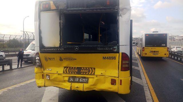 Beyoğlu Halıcıoğlu’nda metrobüsler çarpıştı: 3 yaralı