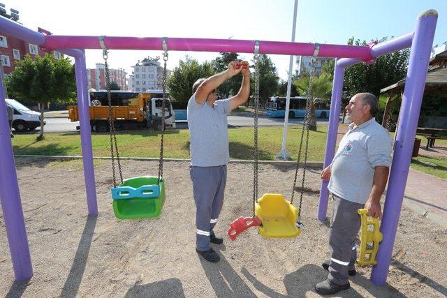 Kepez Belediyesinden park bakım çalışması