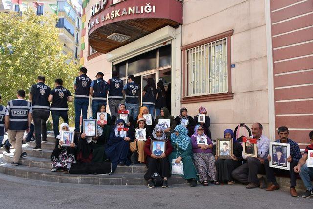 Sakarya’dan Diyarbakır’da evlat nöbetindeki ailelere destek ziyareti