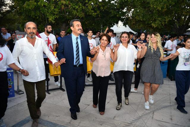 Adana Lezzet Festivali'nde 'Çöpten Sesler Orkestrası' ilgi gördü
